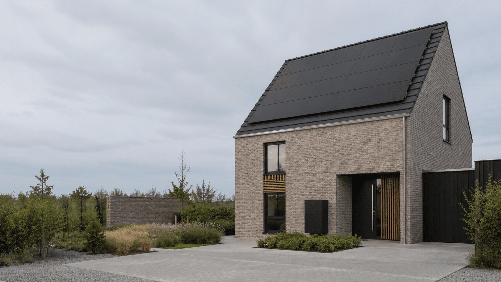 Moderne woning met zonnepanelen op het dak
